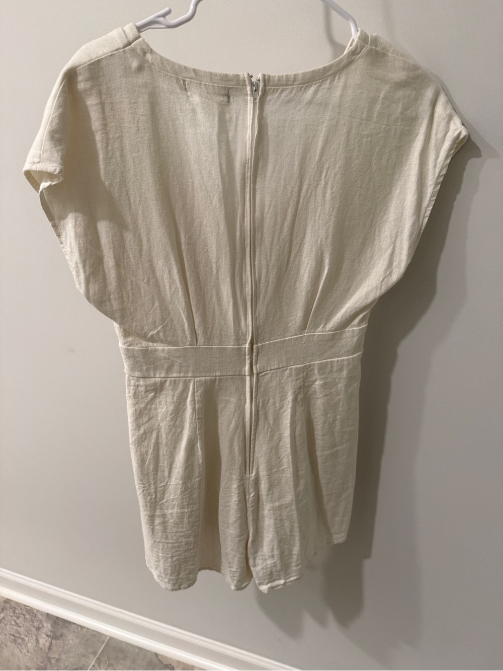 White v-neck jumpsuit - Picture 3 of 4